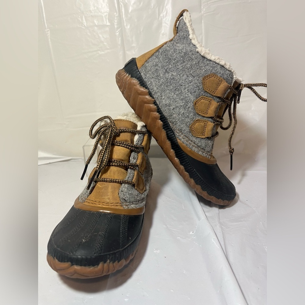 Sorel Out N About Plus Duck Boots size 6.5